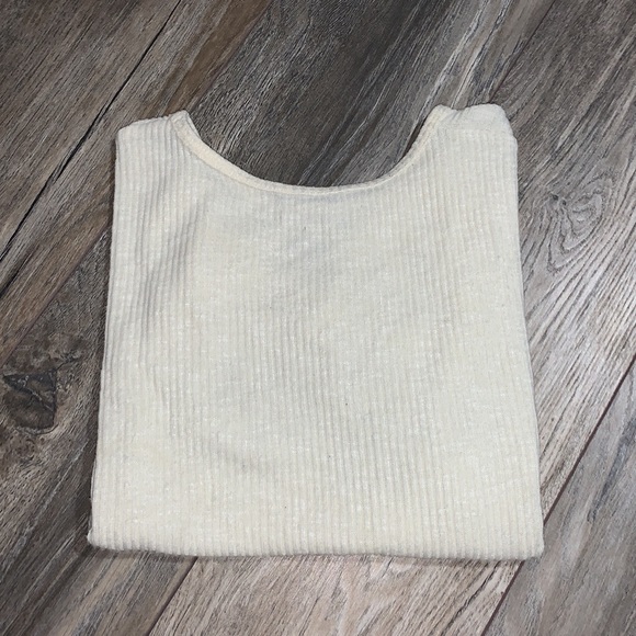 American eagle crop top. - Picture 1 of 3